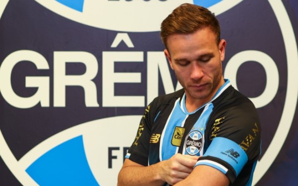 Grêmio informa encerramento de vínculo com volante Arthur