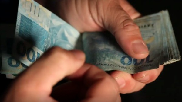 Brasileiros sacaram em dezembro R$ 429 milhões esquecidos em bancos