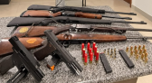 Homem aponta arma para policial, ameaça vizinhos e acaba preso em SC