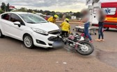Colisão entre carro e moto deixa motociclista ferido