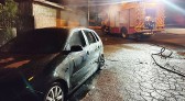 Automóvel fica destruído por incêndio no Bairro Nossa Senhora de Fátima