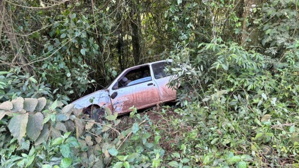Condutor embriagado causa acidente na BR-282 e foge