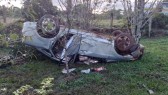 Carro capota após sair da pista no Oeste de SC