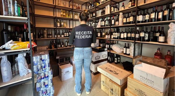 Receita Federal de Dionísio Cerqueira apreende mais de 100 caixas de vinhos em Francisco Beltrão