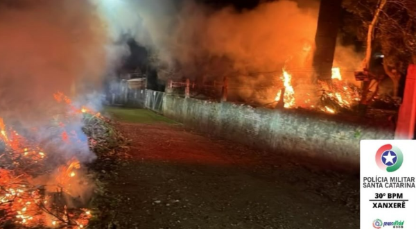 Homem é preso após provocar incêndio que ameaçava casas