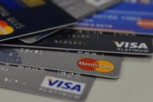 Juros do cartão de crédito voltam a subir e atingem maior patamar do ano, diz Banco Central