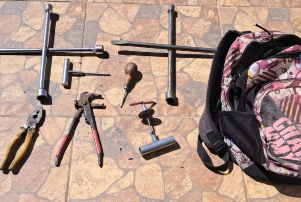 Homem é preso por furto em borracharia