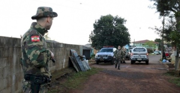 Caça, drogas, armas e aves silvestres: operação cumpre 8 mandados de busca e apreensão em SC