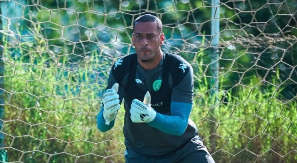 Titular da Chape, Léo Vieira é vendido para o Bahia