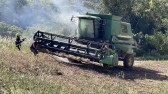Colheitadeira é parcialmente destruída pelo fogo na Linha São José