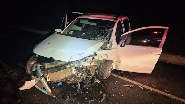 Veículo colide contra pedras às margens da BR 282, entre SMOeste e Maravilha