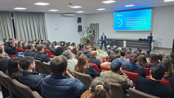 Auditório lotado marca palestra sobre impactos da Reforma Tributária