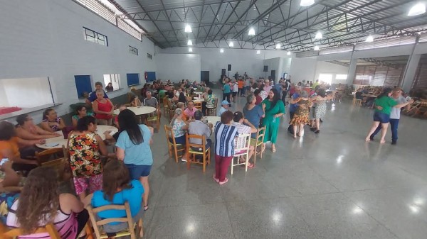 Grupo de idosos reviver retorna às atividades com grande matinê