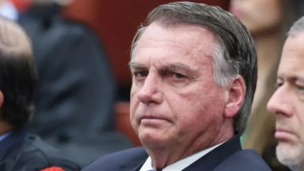 Alexandre de Moraes proíbe médicos de perguntarem se Bolsonaro quer prisão domiciliar