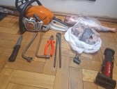 Homem é preso após ser flagrado furtando ferramentas de residência