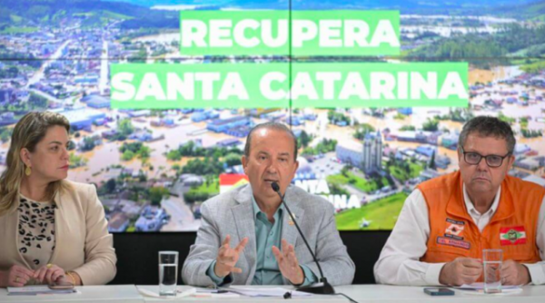 Governo de SC anuncia pacote de auxílio para atingidos pelas enchentes