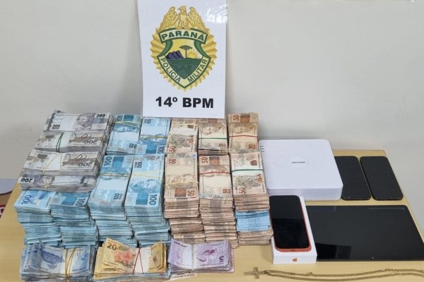 PMPR e PF apreendem R$ 1,2 milhão em casa vazia em Foz do Iguaçu