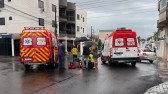 Colisão entre carro e motocicleta deixa jovem ferido na Rua Leoberto Leal
