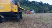 Incêndio atinge colheitadeira é controlado pelos bombeiros