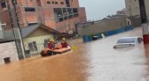 Chuva volta a causar mortes, alagamentos e bloqueios de rodovias em SC