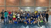Associação Nacional entrega 90 cestas de Natal para crianças da escolinha de futsal