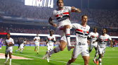 São Paulo vence o Bragantino por 2 a 1 e faz a festa da torcida no MorumBIS