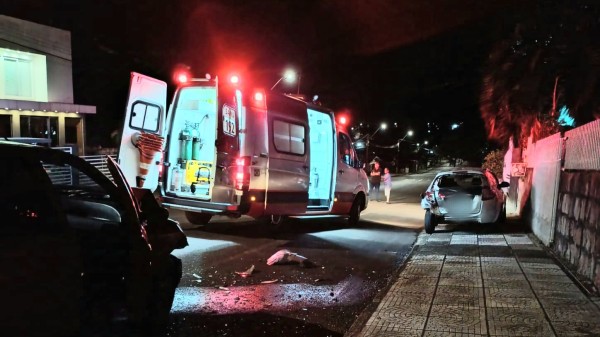 Mulher fica ferida em colisão registrada