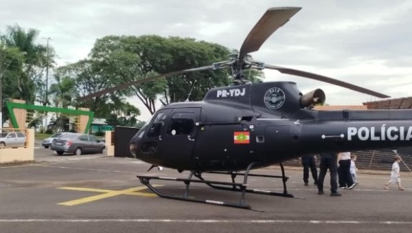 Quatro pessoas são presas após serem flagrados enterrando corpo