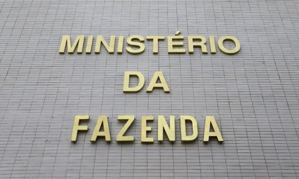 Governo federal bloqueia R$ 4,9 bilhões do orçamento da educação, saúde, combate à fome e outros