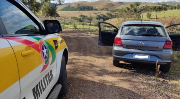 Criança de 9 anos é flagrada dirigindo em rodovia