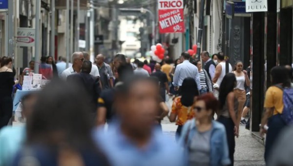 Abono salarial começa a ser pago para nascidos em março e abril