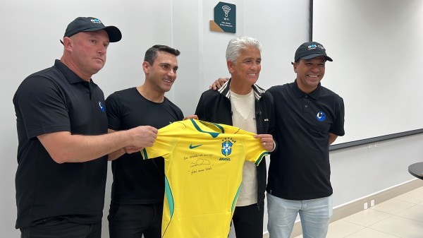 Bebeto, tetracampeão mundial brasileiro e embaixador da Gol Cup, prestigia abertura da competição em São Miguel do Oeste