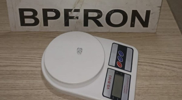 BPFRON encaminha jovem por posse de drogas após abordá-lo com pedra de crack