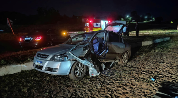 Motorista fica preso às ferragens após colisão na BR-163