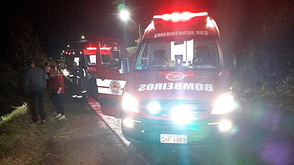Capotamento  seguido de tombamento em barranco é registrado no trecho de acesso ao Porto Seco