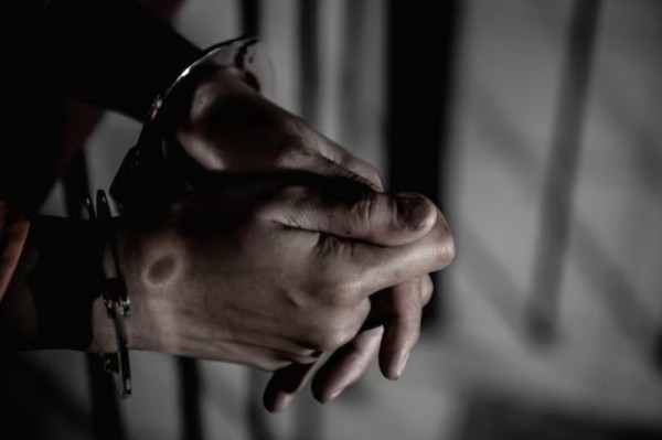 Homem é preso após roubo em salão de beleza no centro da cidade