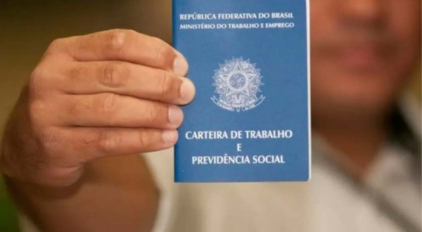 Brasil cria 190,3 mil vagas formais em outubro, mas emprego perde ritmo pelo segundo mês seguido