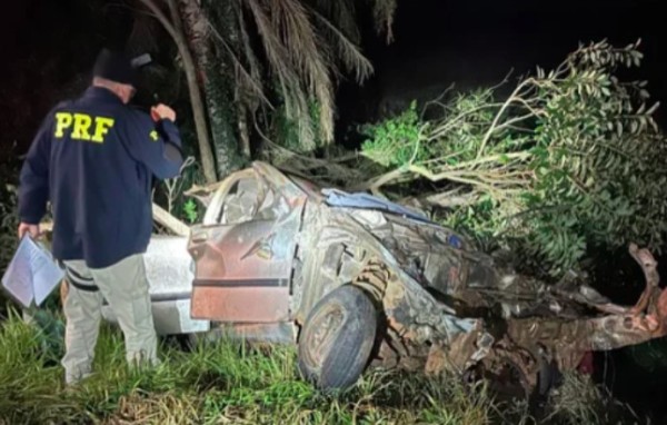 Seis pessoas morrem em colisão envolvendo dois carros e um caminhão na BR-471