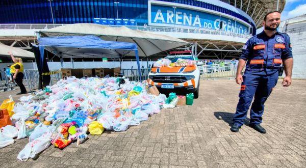 Grêmio entrega donativos arrecadados em mobilização para Minas Gerais