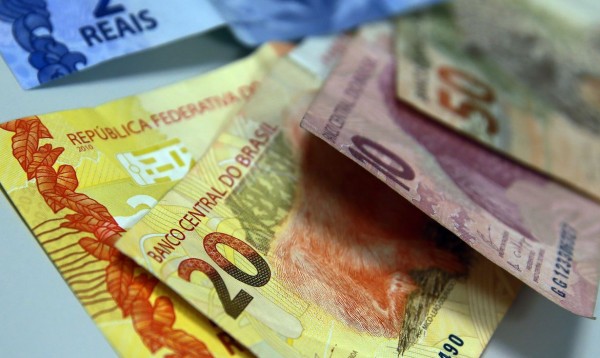 Com aumento real, previsão do salário mínimo atinge R$ 1.418 para 2024