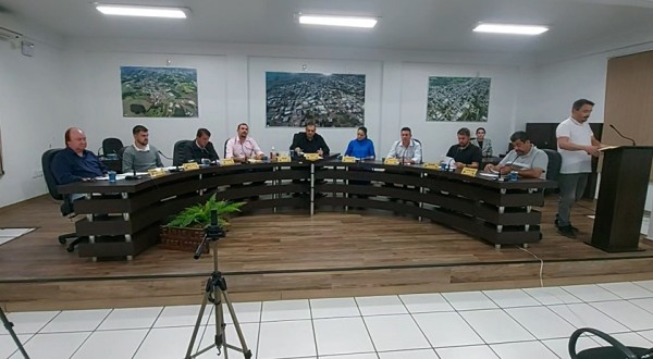 Legislativo aprova PL de reposição salarial aos professores municipais