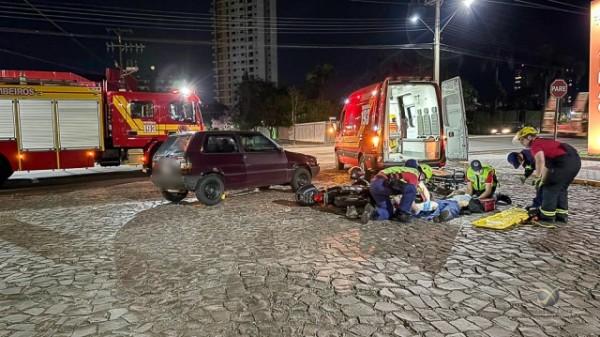 Motociclista sofre ferimentos graves em colisão com carro na Avenida Willy Barth