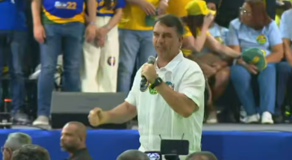 Flávio promete “guerra” contra narcoterroristas caso seja eleito presidente