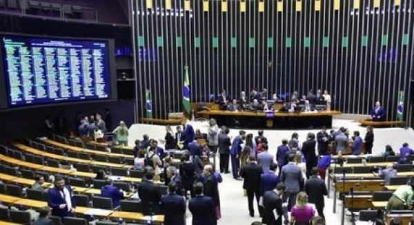 Fim da perda da nacionalidade de brasileiro com outra cidadania beneficiará 2,5 milhões
