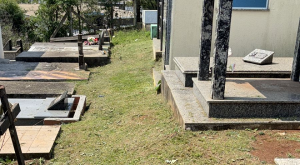 Cemitério Municipal passa por limpeza e melhorias