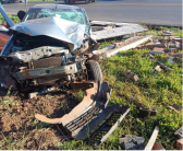 Veículo colide em parada de ônibus na BR-158