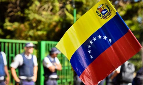 Brasil envia missão à Venezuela para iniciar reabertura de embaixada