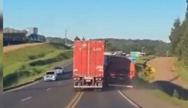 Caminhoneiros colocam motoristas em risco ao disputar pista na BR-282