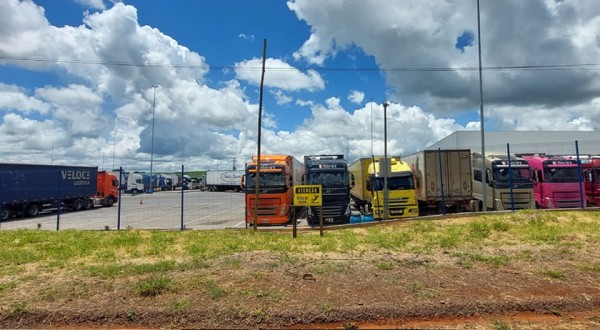 Movimento oscila e números de novembro são inferiores aos de outubro