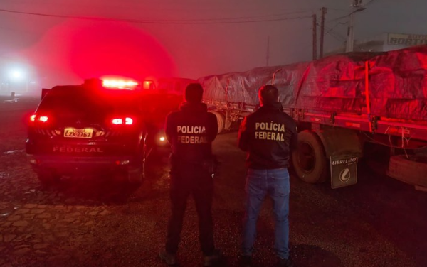 Polícia Federal apreende carreta com 20 toneladas de abóbora